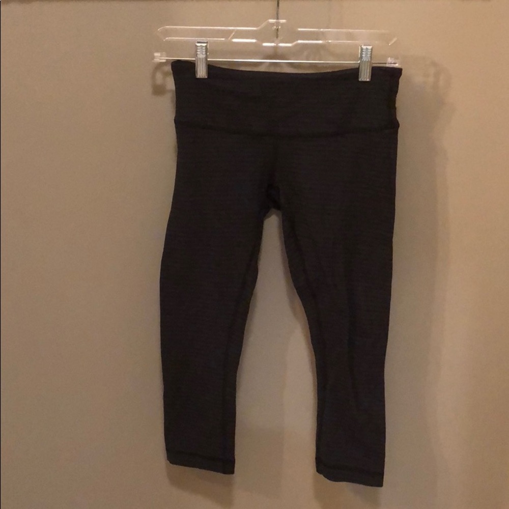 Lulu grey crop leggings